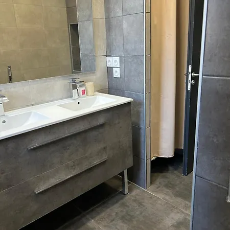 Agreable Avec Piscine Privee Dans *