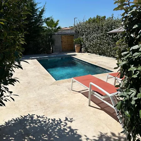 Βίλα Agreable Avec Piscine Privee Dans *